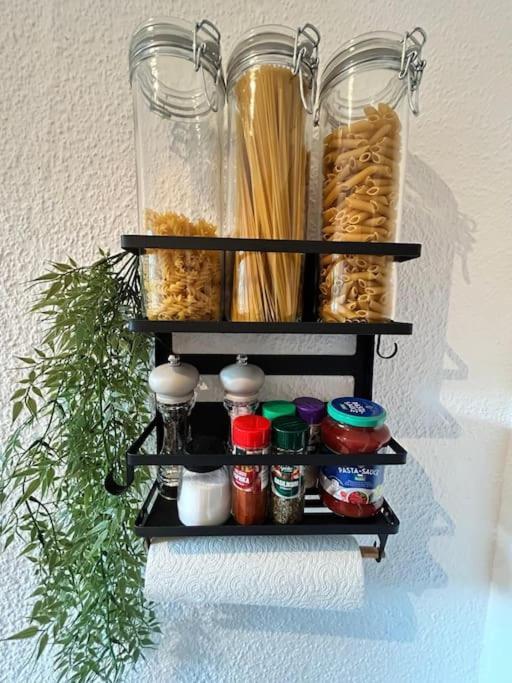 Duplex Apartment Ullstein- 4 Bedrooms, 2 Bathrooms, Living Room, 2 Parking Spaces, Boxspringbeds, Family & Business Apartment! ベルリン エクステリア 写真