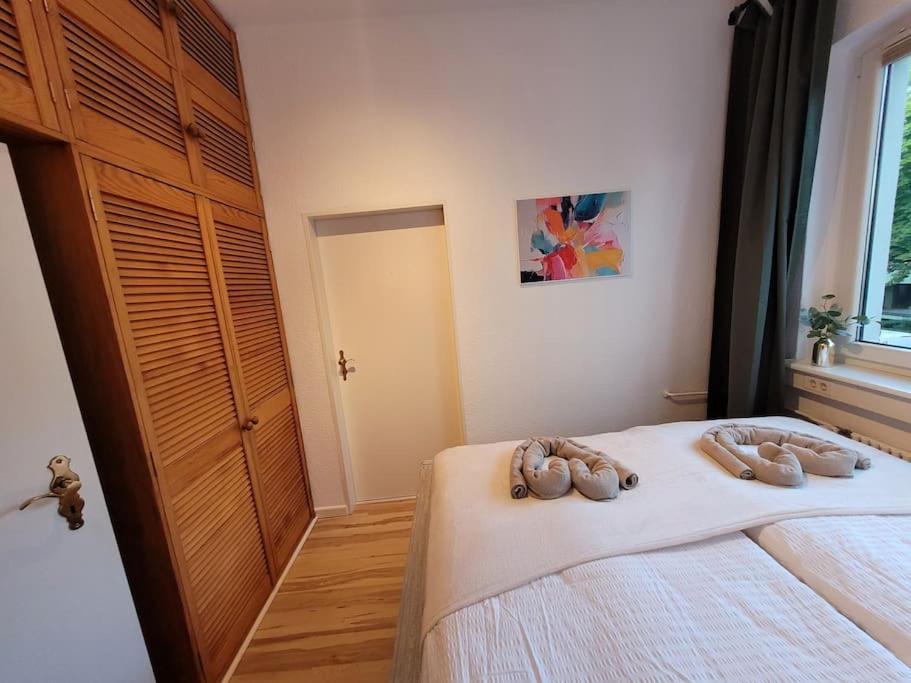 Duplex Apartment Ullstein- 4 Bedrooms, 2 Bathrooms, Living Room, 2 Parking Spaces, Boxspringbeds, Family & Business Apartment! ベルリン エクステリア 写真