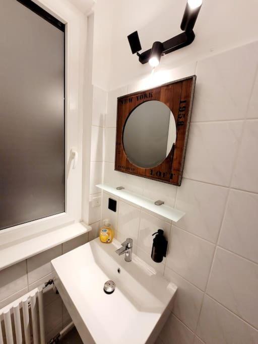 Duplex Apartment Ullstein- 4 Bedrooms, 2 Bathrooms, Living Room, 2 Parking Spaces, Boxspringbeds, Family & Business Apartment! ベルリン エクステリア 写真