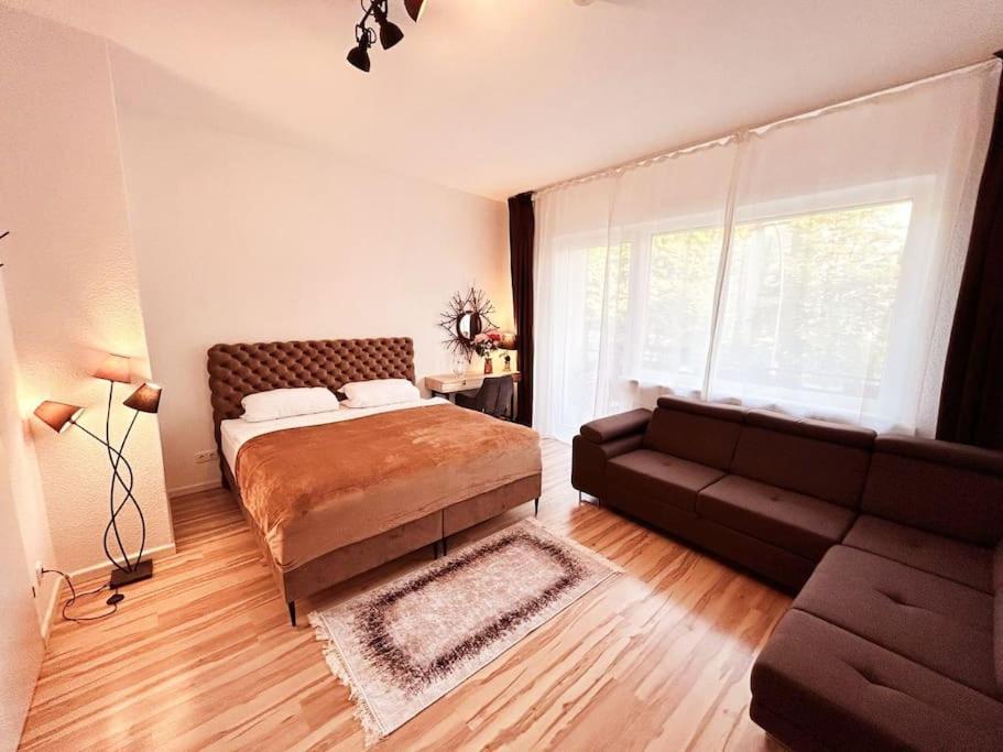 Duplex Apartment Ullstein- 4 Bedrooms, 2 Bathrooms, Living Room, 2 Parking Spaces, Boxspringbeds, Family & Business Apartment! ベルリン エクステリア 写真