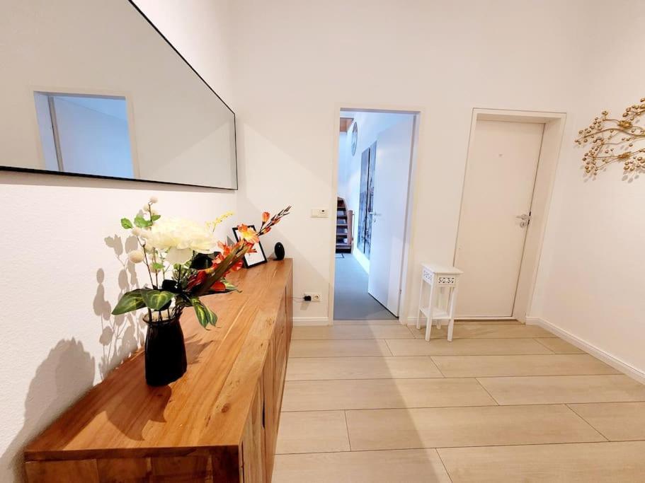 Duplex Apartment Ullstein- 4 Bedrooms, 2 Bathrooms, Living Room, 2 Parking Spaces, Boxspringbeds, Family & Business Apartment! ベルリン エクステリア 写真