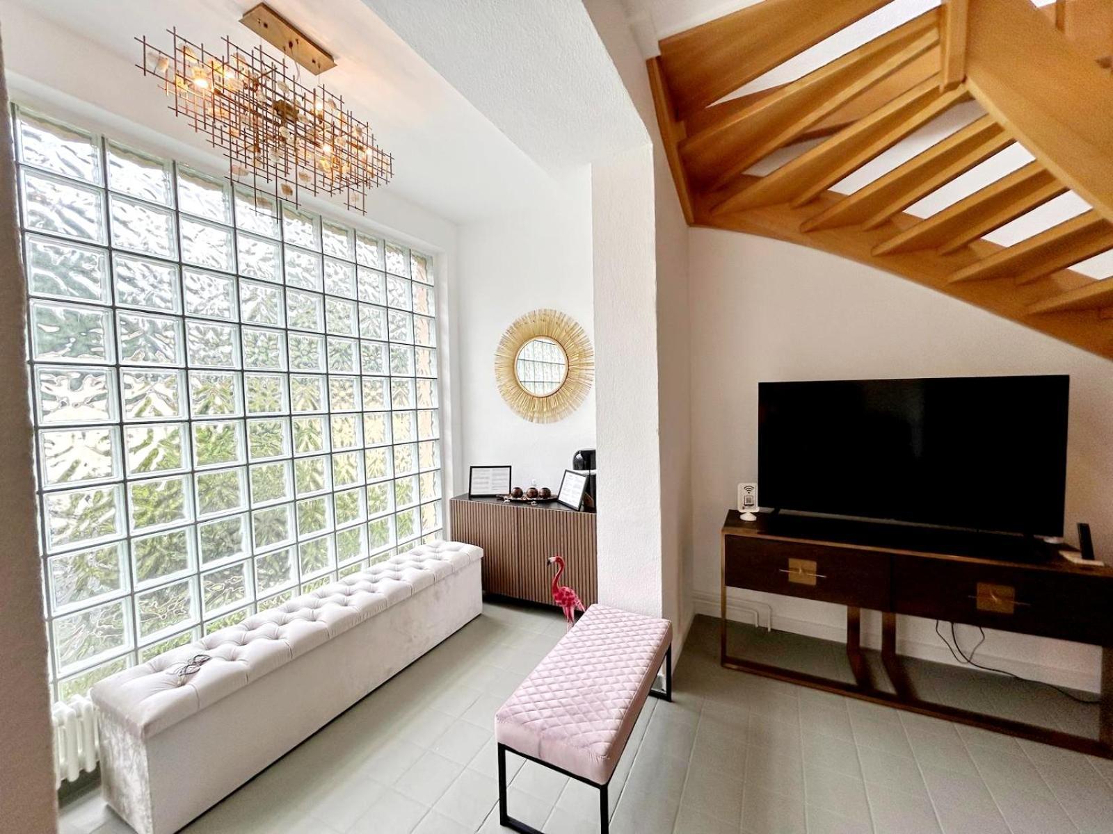 Duplex Apartment Ullstein- 4 Bedrooms, 2 Bathrooms, Living Room, 2 Parking Spaces, Boxspringbeds, Family & Business Apartment! ベルリン エクステリア 写真