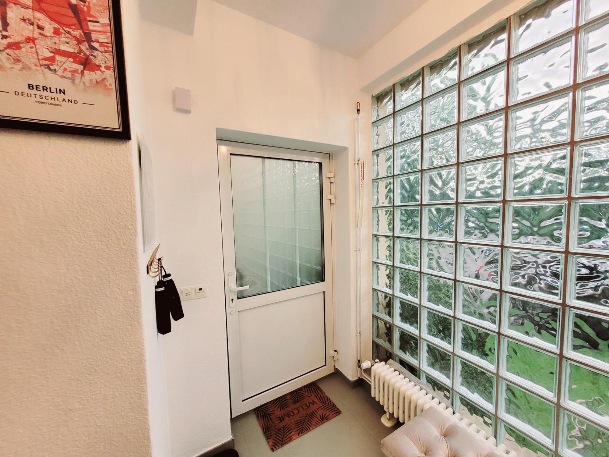 Duplex Apartment Ullstein- 4 Bedrooms, 2 Bathrooms, Living Room, 2 Parking Spaces, Boxspringbeds, Family & Business Apartment! ベルリン エクステリア 写真