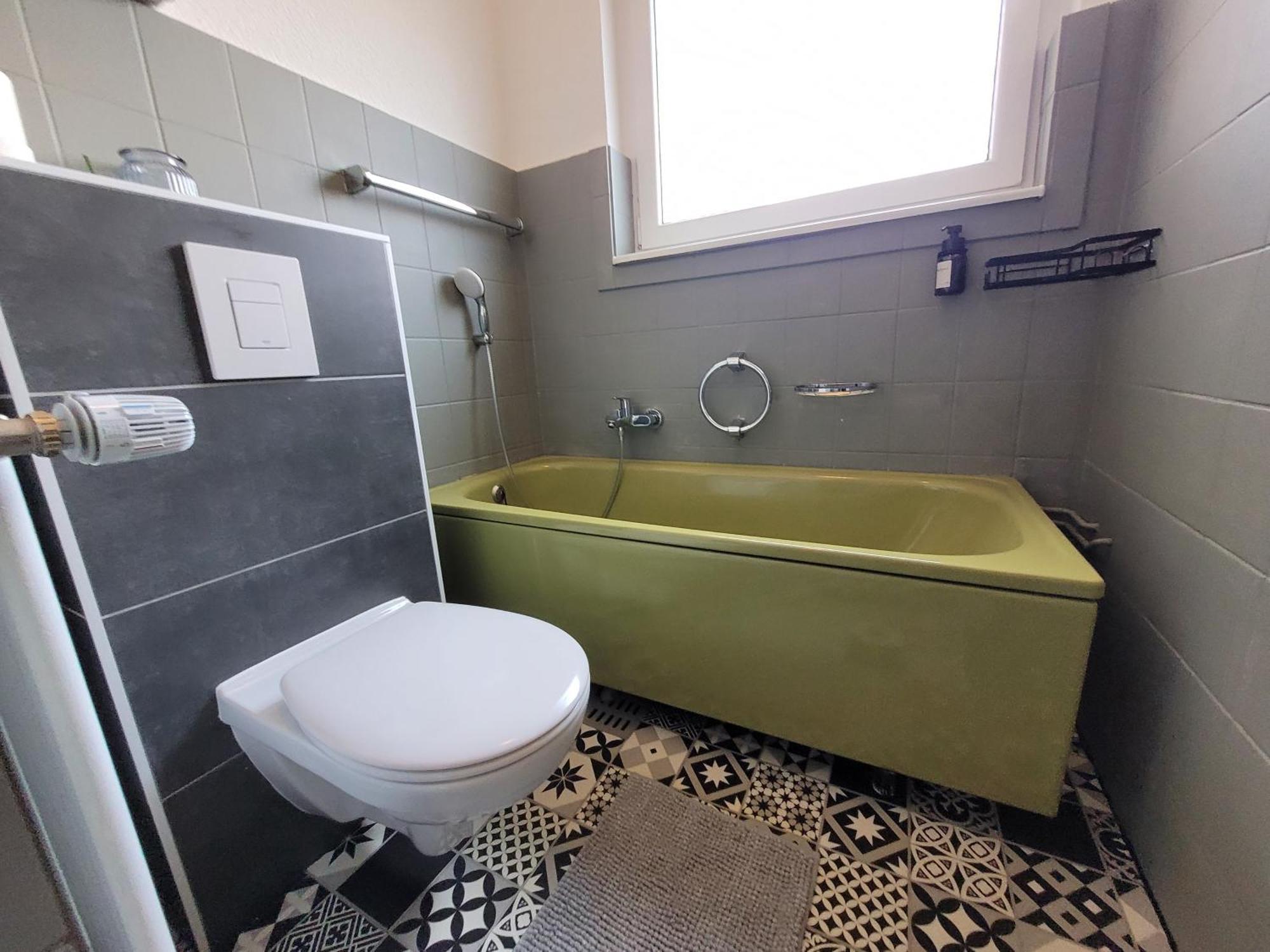 Duplex Apartment Ullstein- 4 Bedrooms, 2 Bathrooms, Living Room, 2 Parking Spaces, Boxspringbeds, Family & Business Apartment! ベルリン エクステリア 写真