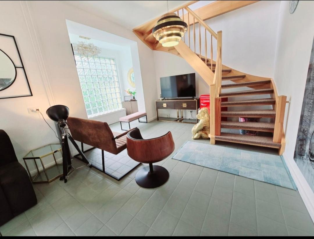 Duplex Apartment Ullstein- 4 Bedrooms, 2 Bathrooms, Living Room, 2 Parking Spaces, Boxspringbeds, Family & Business Apartment! ベルリン エクステリア 写真
