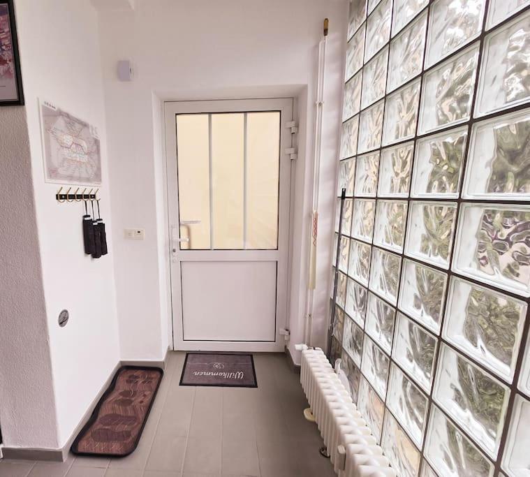 Duplex Apartment Ullstein- 4 Bedrooms, 2 Bathrooms, Living Room, 2 Parking Spaces, Boxspringbeds, Family & Business Apartment! ベルリン エクステリア 写真
