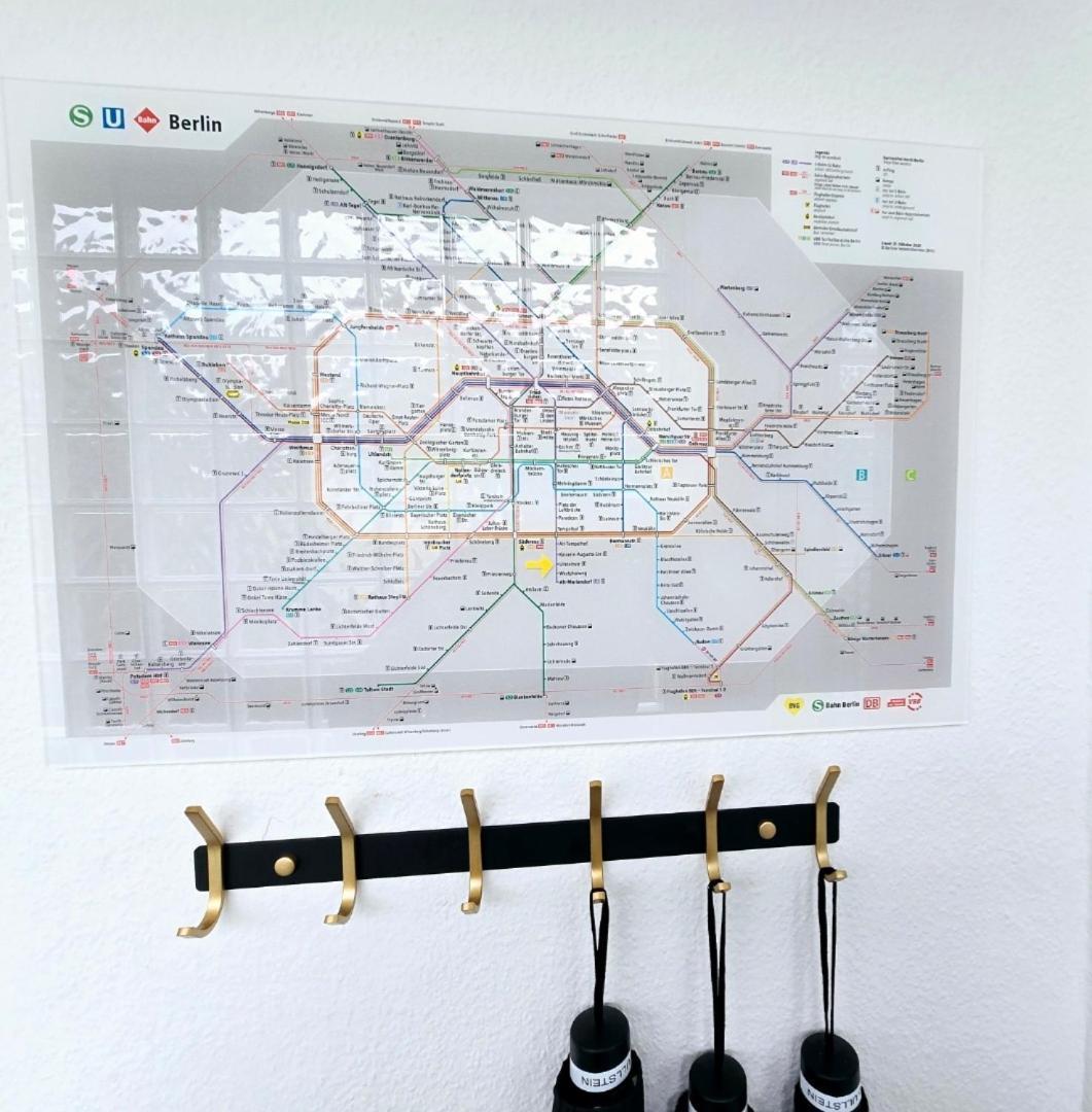 Duplex Apartment Ullstein- 4 Bedrooms, 2 Bathrooms, Living Room, 2 Parking Spaces, Boxspringbeds, Family & Business Apartment! ベルリン エクステリア 写真
